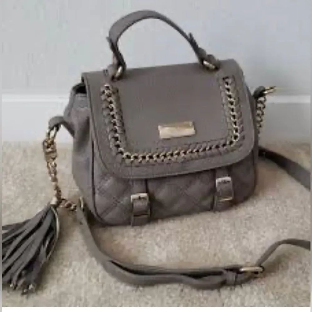 BcBG paris grey quilted leather flap crossbody purse bag w/tassell keychain